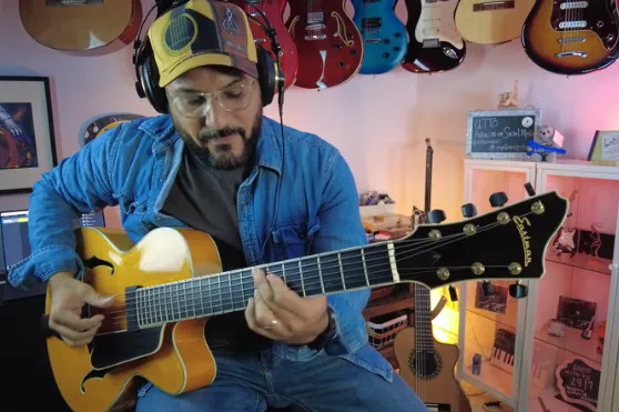 Roberto "ATTO" Castro working in his studio